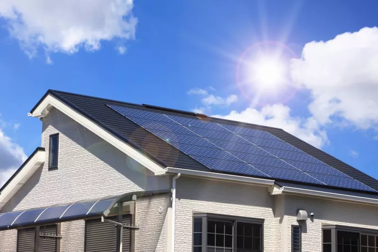 Est-il possible de faire installer des panneaux photovoltaïque à terre dans un jardin privé d'environ 120 m2 ?, Bastia, Helios Energetica